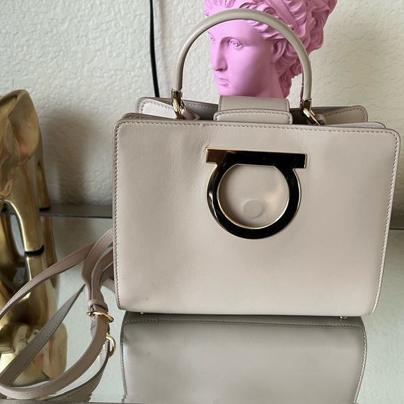 Salvatore Ferragamo Handbag - Picture 5 of 8